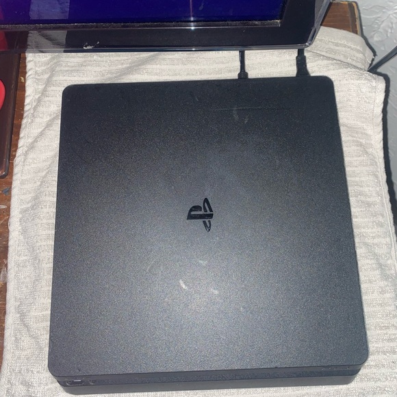 PS4 slim red dead redemption two - Picture 3 of 4